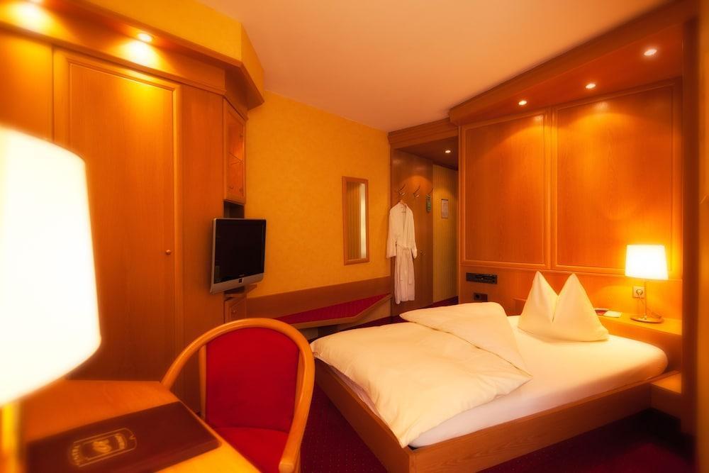 Hotel Azenberg Штутгарт Экстерьер фото