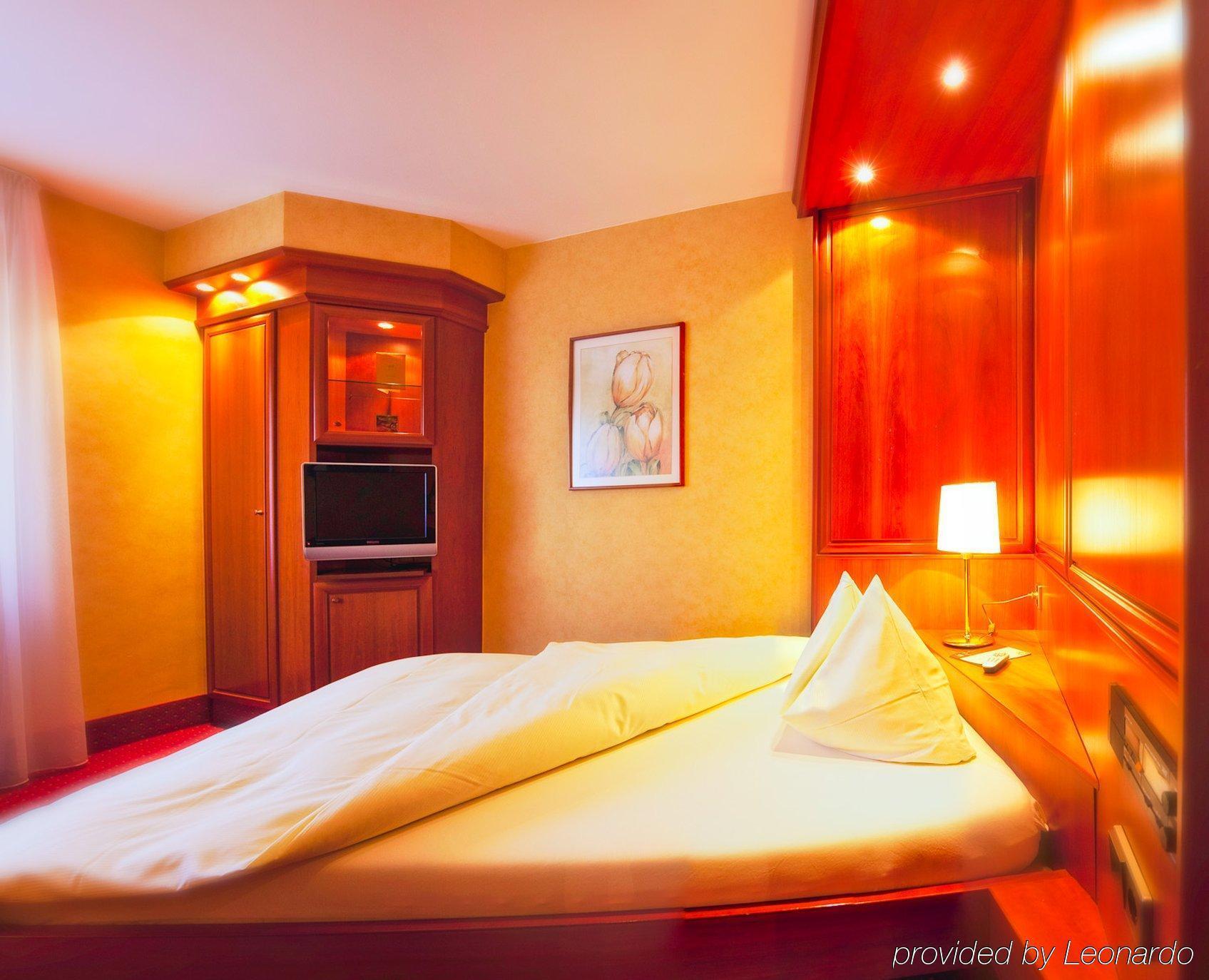 Hotel Azenberg Штутгарт Экстерьер фото