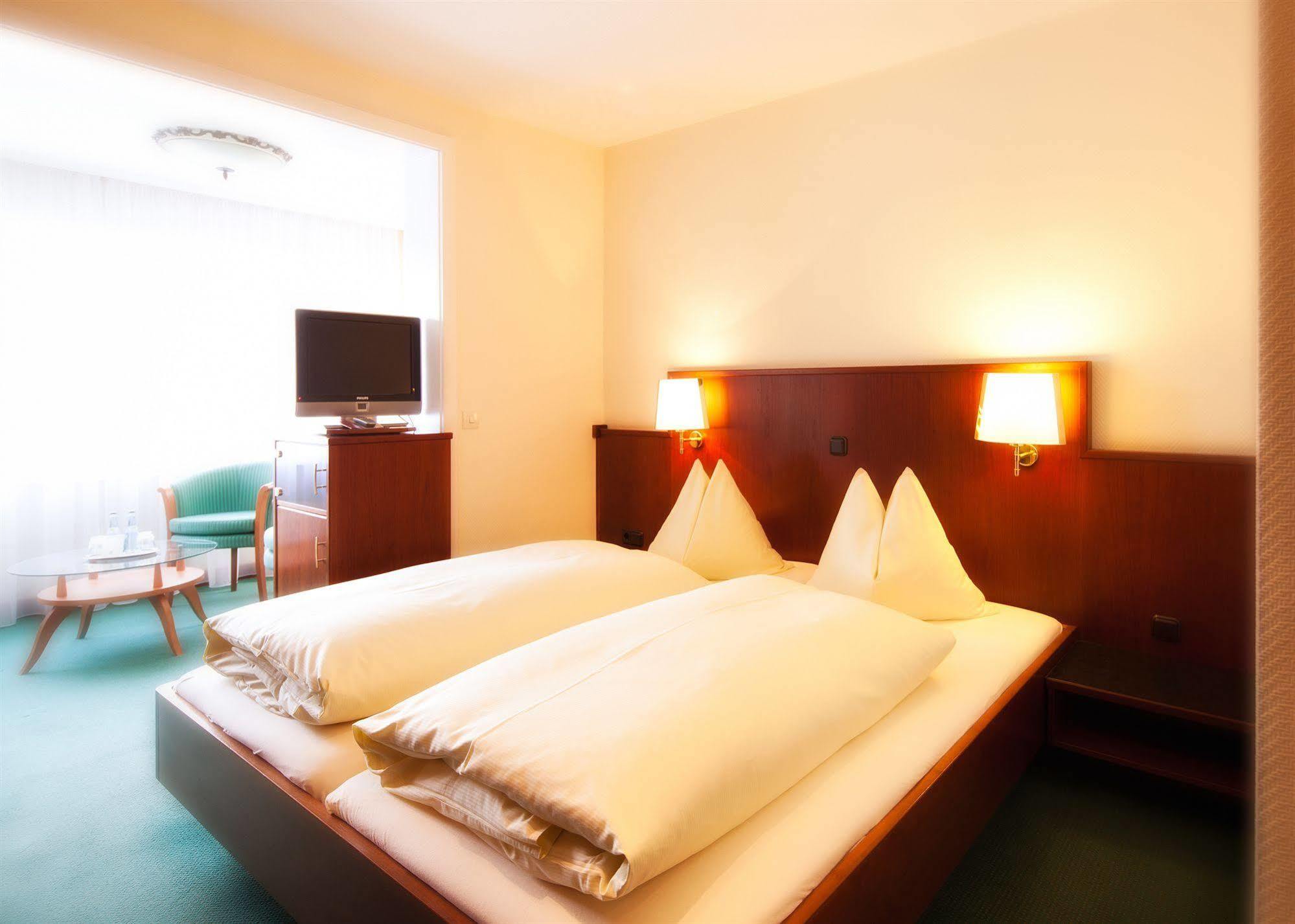 Hotel Azenberg Штутгарт Экстерьер фото