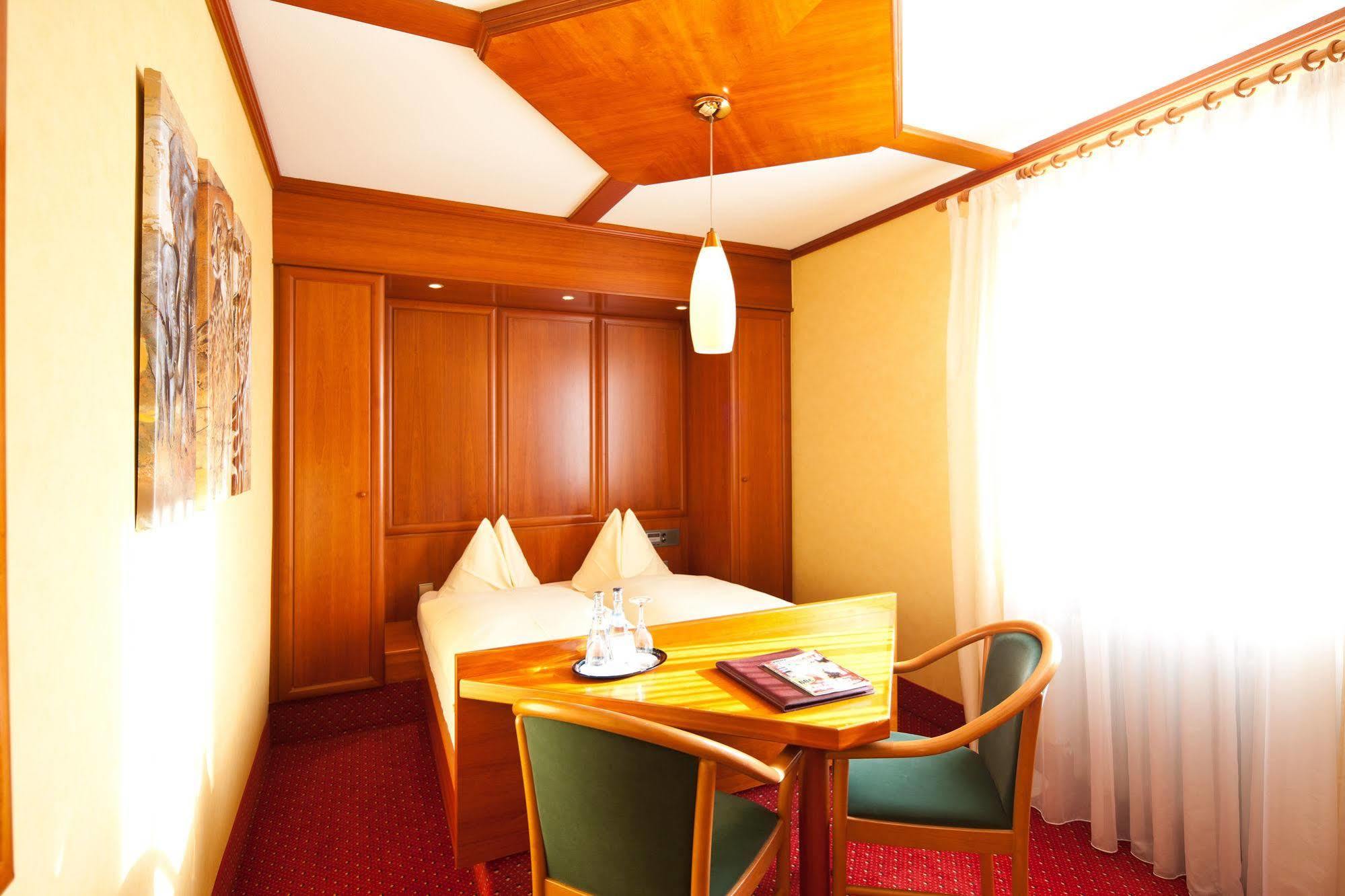 Hotel Azenberg Штутгарт Экстерьер фото