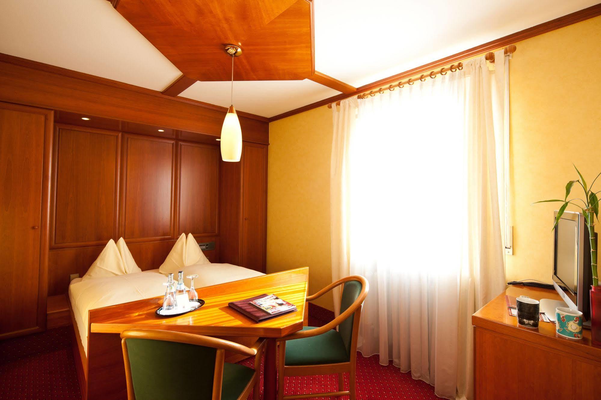 Hotel Azenberg Штутгарт Экстерьер фото